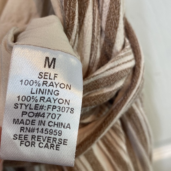 Olivia + James Stripe Romper - Sz. Medium - Picture 4 of 6